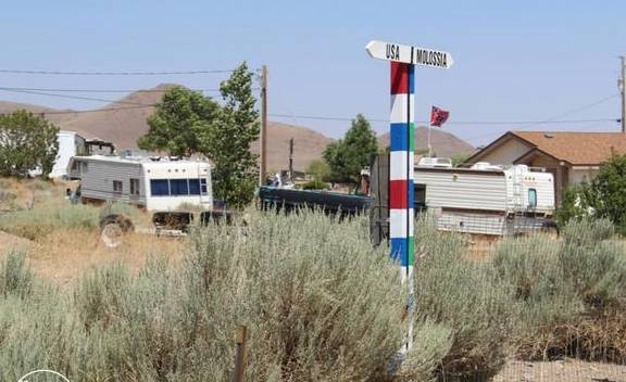 原创 美国沙漠中的国中国:全国仅0.44平方公里,总统给你当导游7