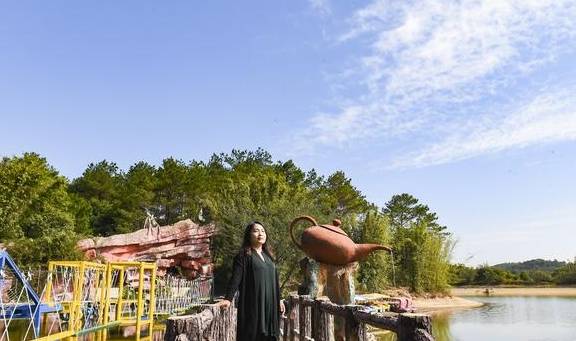 原创 牛!修建了广东第一座玻璃桥的景区,还炒火了广州人最爱的禾雀花10