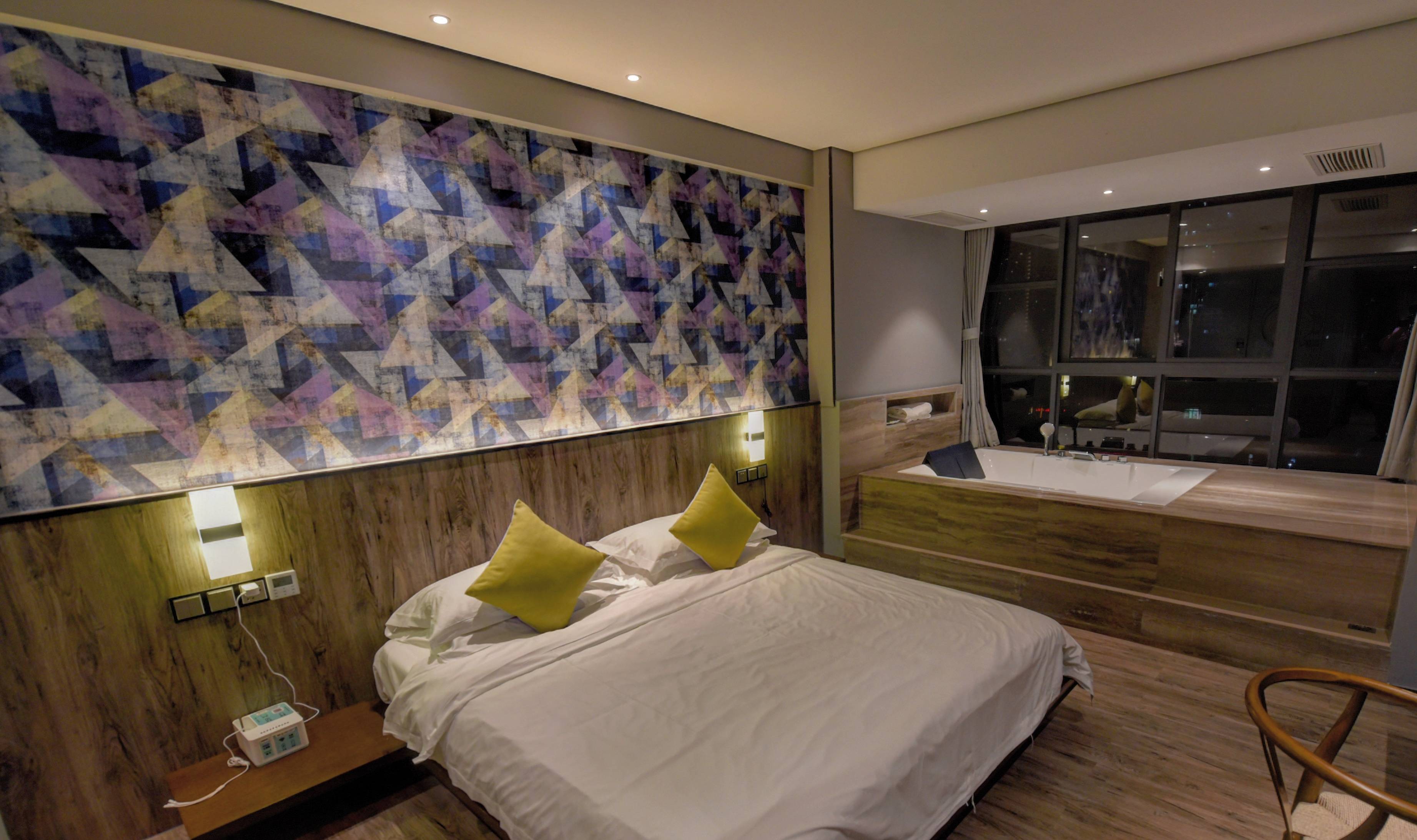 原创 藏在三亚市区的城市民宿,高空汤池让人惊艳,还有一个私房菜馆1