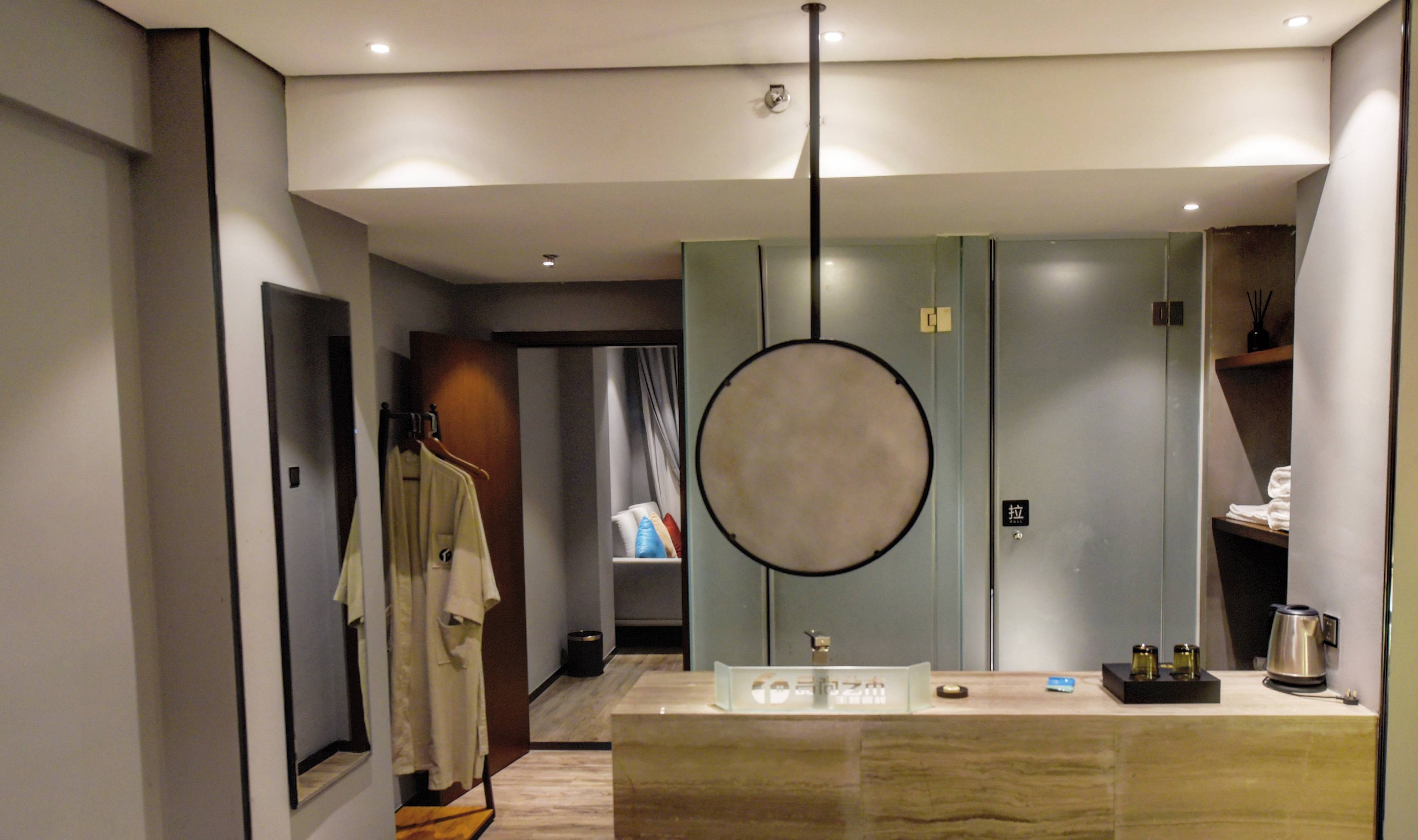 原创 藏在三亚市区的城市民宿,高空汤池让人惊艳,还有一个私房菜馆2