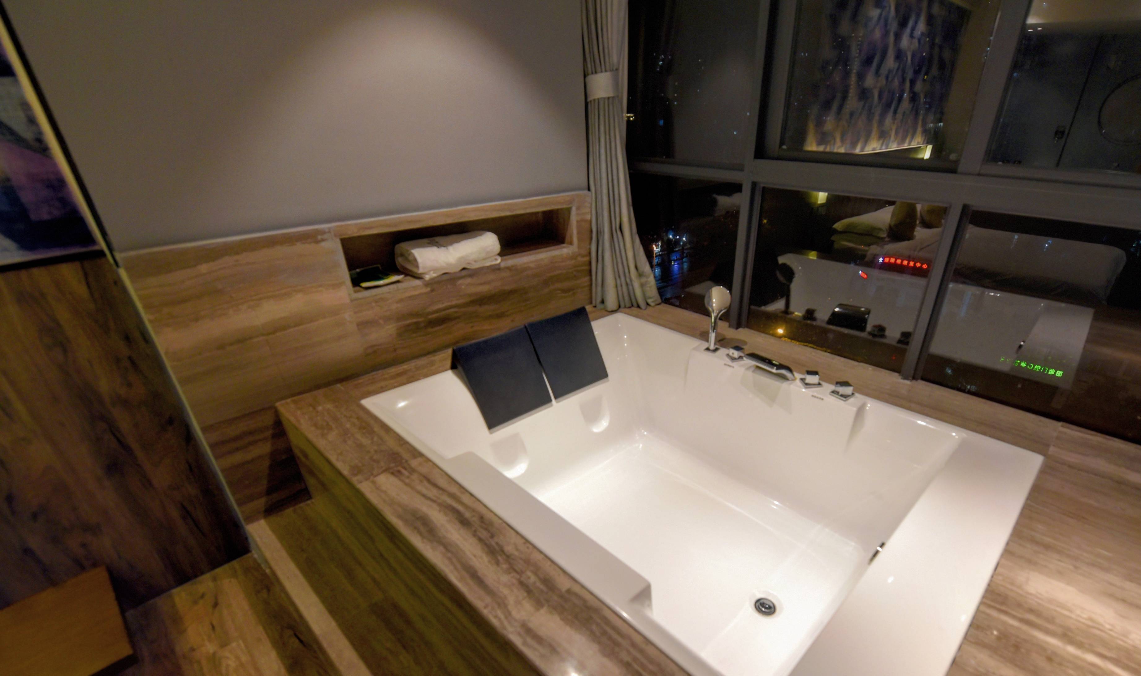 原创 藏在三亚市区的城市民宿,高空汤池让人惊艳,还有一个私房菜馆3