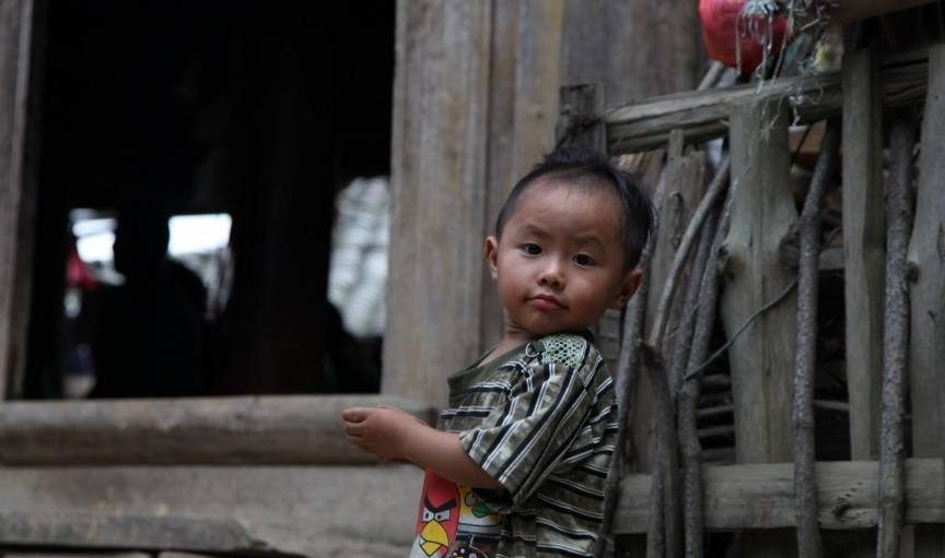 原创 贵州深山区的神奇寨子：村民用镰刀剃头，男人带枪不违法1