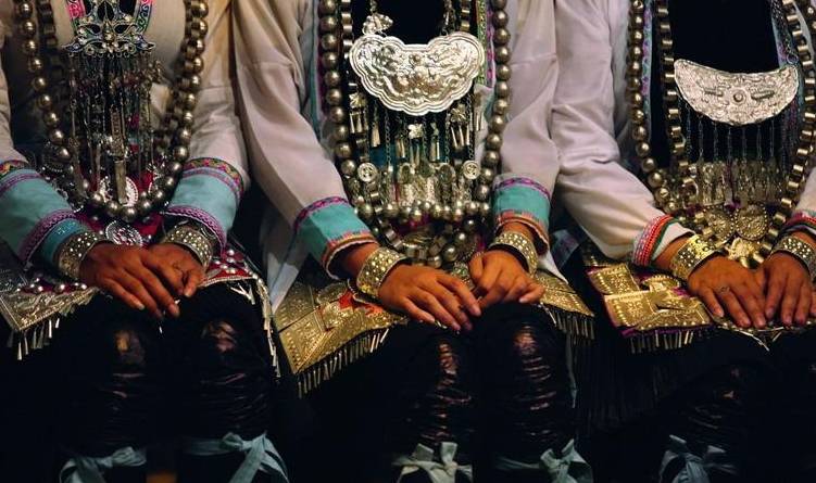 原创 贵州深山区的神奇寨子：村民用镰刀剃头，男人带枪不违法3