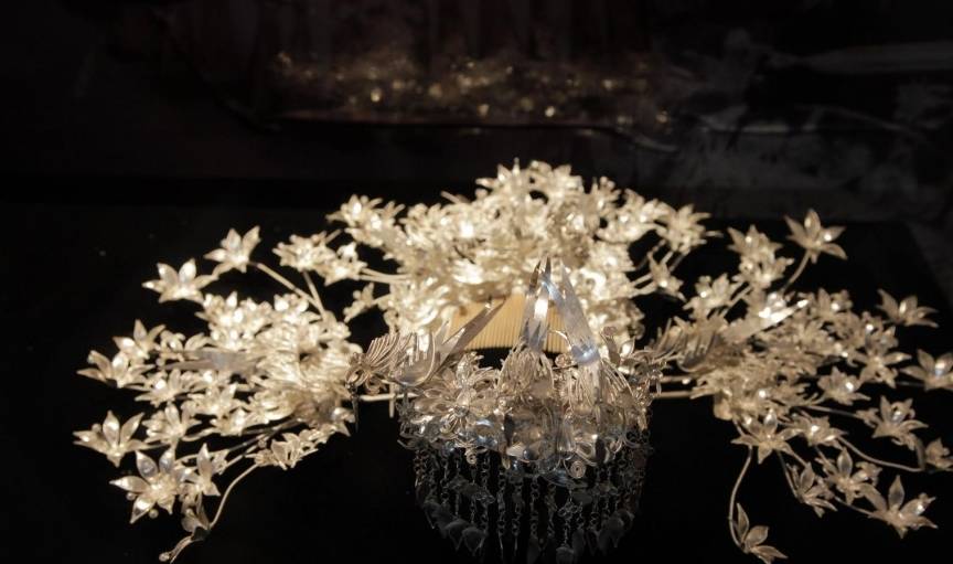 原创 贵州深山区的神奇寨子：村民用镰刀剃头，男人带枪不违法5