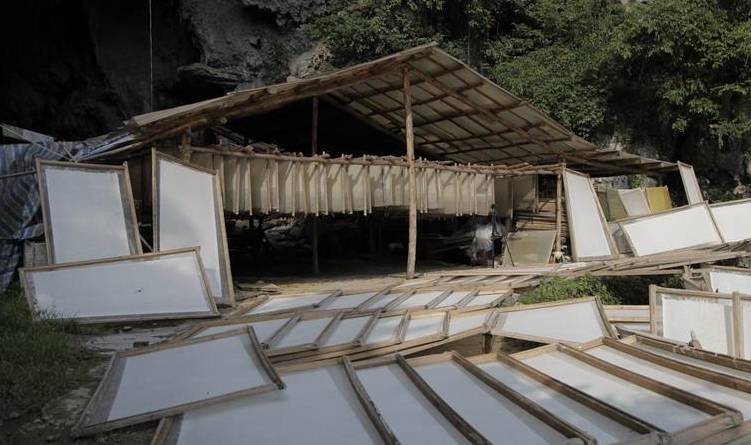 原创 贵州深山区的神奇寨子：村民用镰刀剃头，男人带枪不违法6