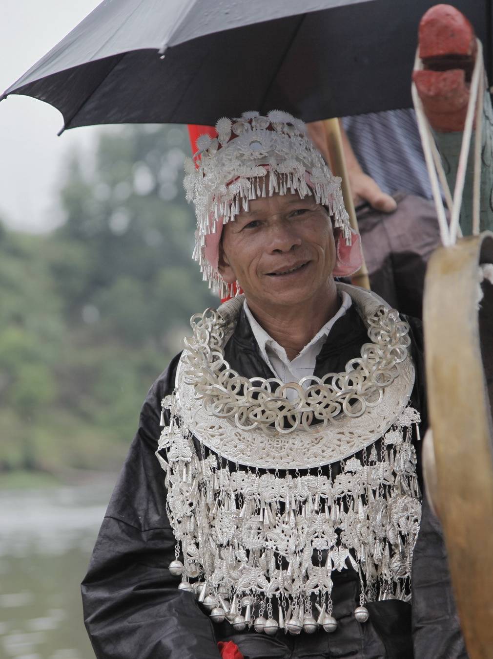 原创 贵州深山区的神奇寨子：村民用镰刀剃头，男人带枪不违法13