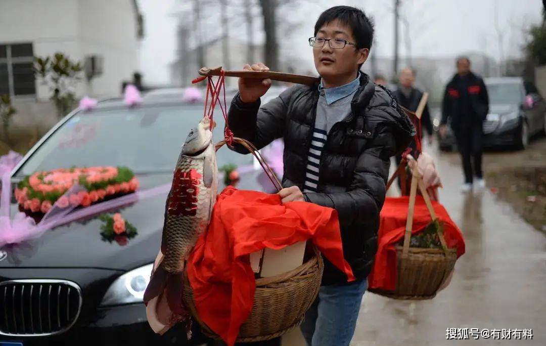 原创 农村光棍很多?有3类却不愁娶媳妇,就算没钱媒婆也愿意上门提亲6