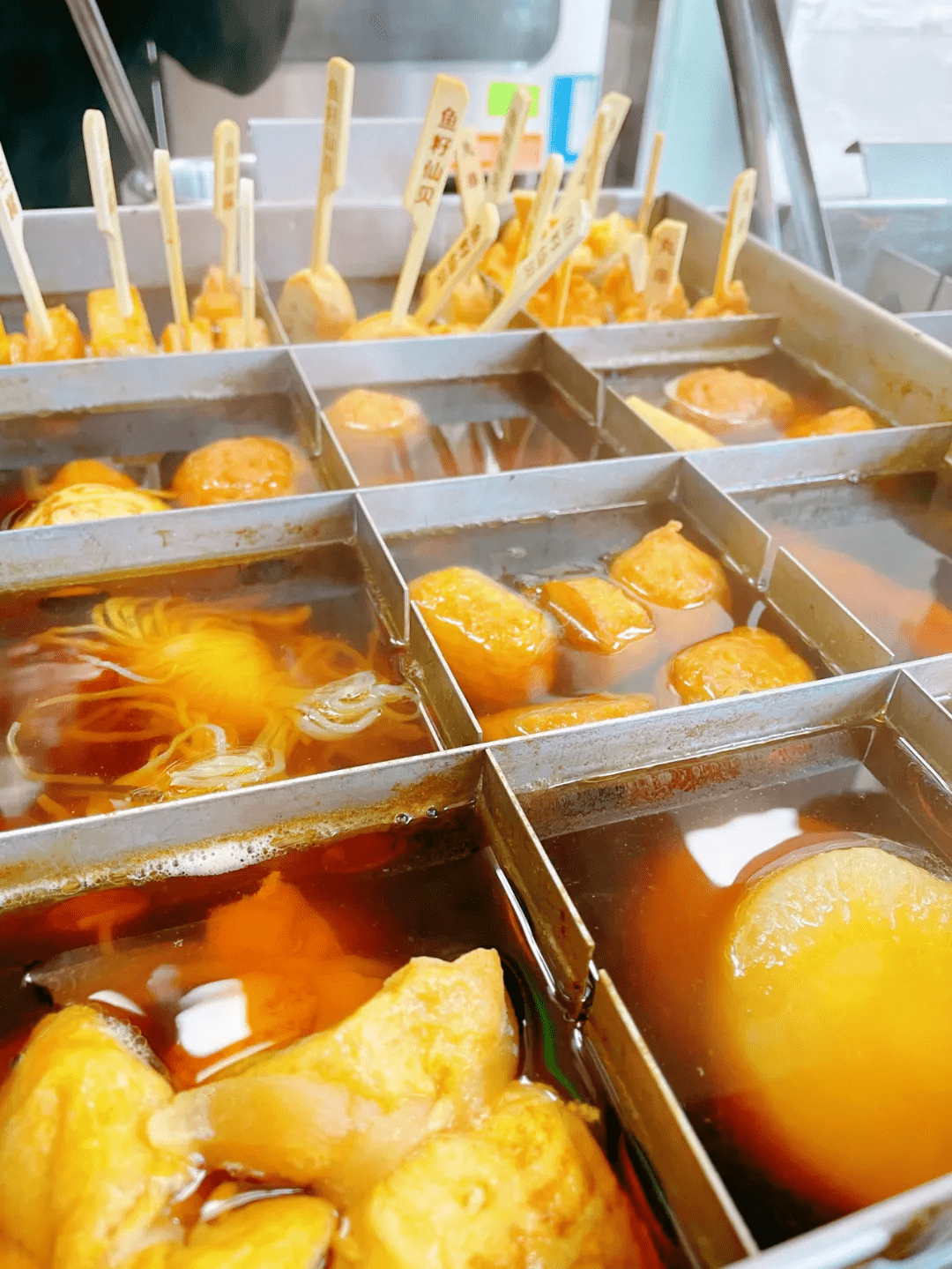 便利蜂门店增长三倍背后:靠鲜食吸引消费者,网红小吃频出2