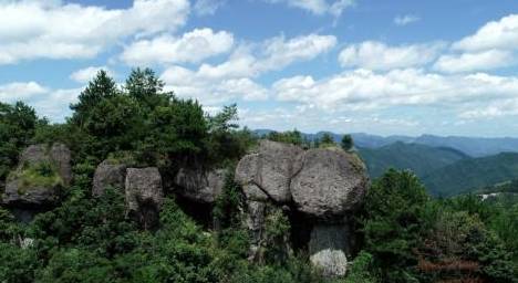 原创 山海金 | 千丈飞瀑加天仙谷,奇景美不胜收,浙中川藏线上的“悬崖村”爆红9