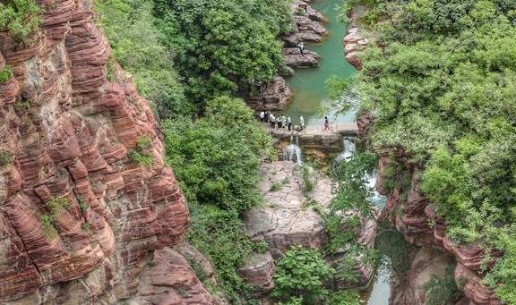 原创 河南焦作云台山的红石峡神奇,它是美国科罗拉多大峡谷的姐妹公园1