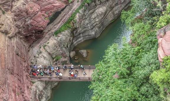 原创 河南焦作云台山的红石峡神奇,它是美国科罗拉多大峡谷的姐妹公园5