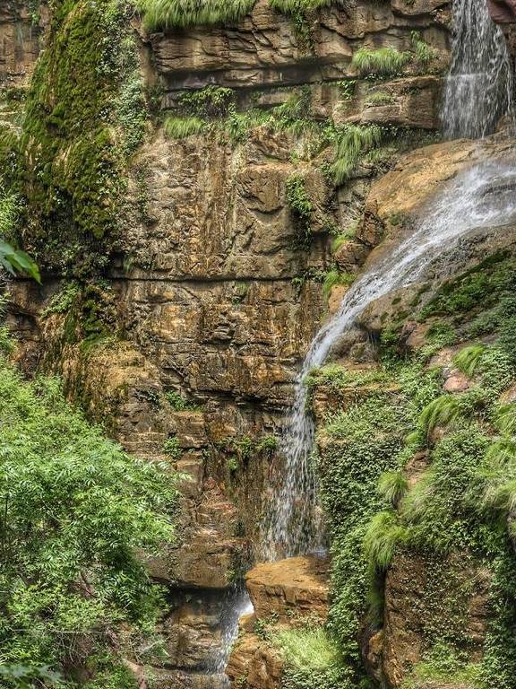 原创 河南焦作云台山的红石峡神奇,它是美国科罗拉多大峡谷的姐妹公园11