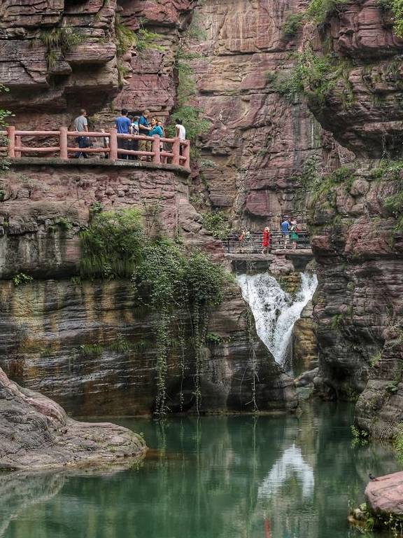 原创 河南焦作云台山的红石峡神奇,它是美国科罗拉多大峡谷的姐妹公园8