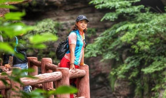 原创 河南焦作云台山的红石峡神奇,它是美国科罗拉多大峡谷的姐妹公园9