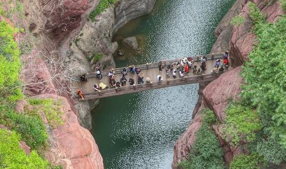 原创 河南焦作云台山的红石峡神奇,它是美国科罗拉多大峡谷的姐妹公园13