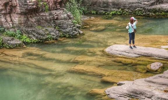 原创 河南焦作云台山的红石峡神奇,它是美国科罗拉多大峡谷的姐妹公园16