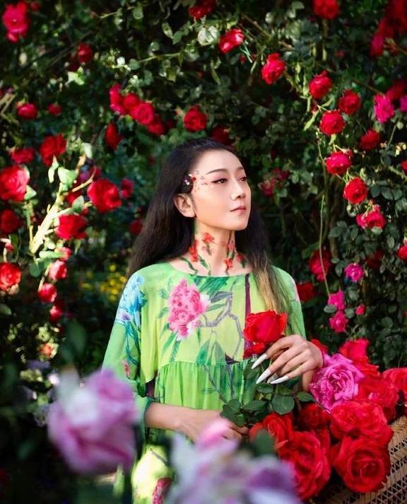 原创 坐船才能到的“太阳宫”,杨丽萍家也太惊艳了,当真是孔雀公主1