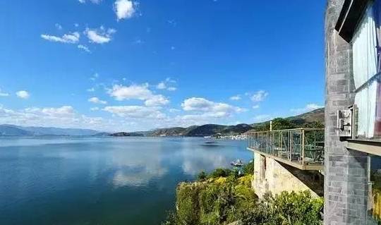 原创 坐船才能到的“太阳宫”,杨丽萍家也太惊艳了,当真是孔雀公主3