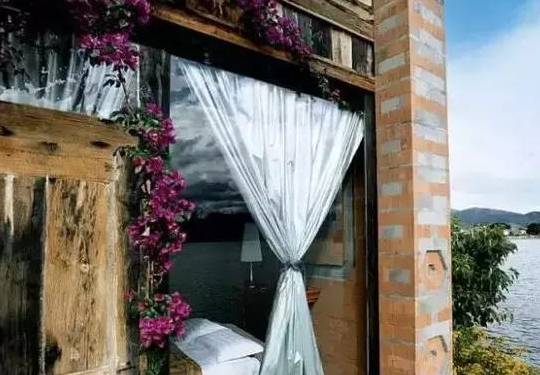 原创 坐船才能到的“太阳宫”,杨丽萍家也太惊艳了,当真是孔雀公主4