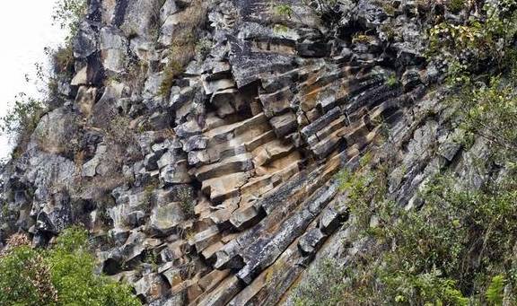原创 奇特的火山遗迹,神奇的自然景观,大自然精雕细琢的完美艺术品1