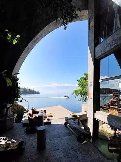 原创 坐船才能到的“太阳宫”,杨丽萍家也太惊艳了,当真是孔雀公主12