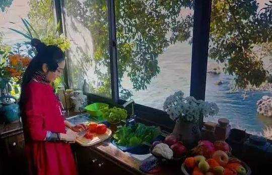 原创 坐船才能到的“太阳宫”,杨丽萍家也太惊艳了,当真是孔雀公主13