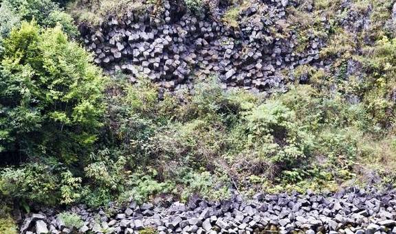 原创 奇特的火山遗迹,神奇的自然景观,大自然精雕细琢的完美艺术品12
