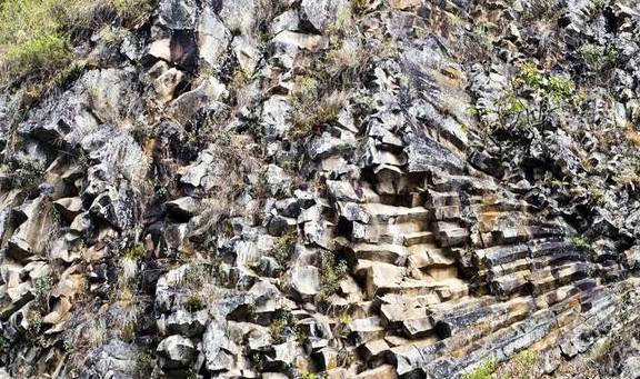 原创 奇特的火山遗迹,神奇的自然景观,大自然精雕细琢的完美艺术品15