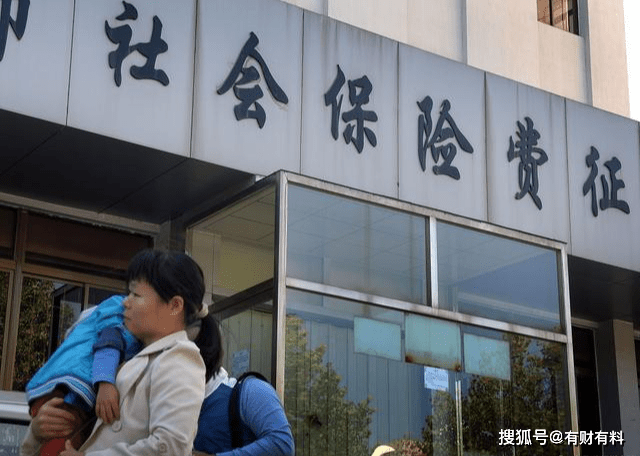 原创 在一个城市缴社保满15年,没到年龄就回老家了,那在哪里办退休?1