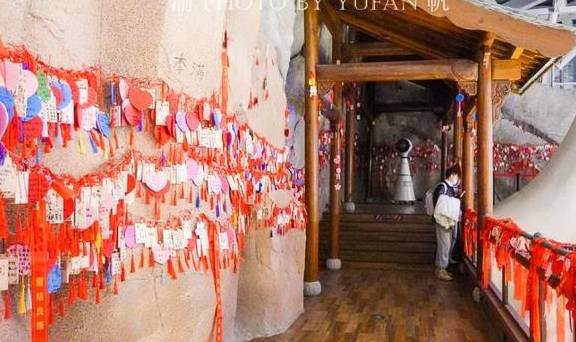 重庆洪崖洞太远,东北老板花10亿将其搬进商场,网友称长春分洞6