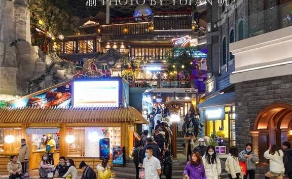 重庆洪崖洞太远,东北老板花10亿将其搬进商场,网友称长春分洞8