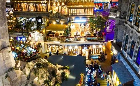 重庆洪崖洞太远,东北老板花10亿将其搬进商场,网友称长春分洞11