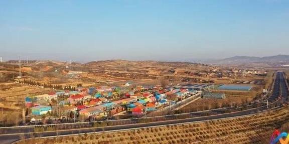 原创 网红打卡地!上党区有个“彩虹村”10