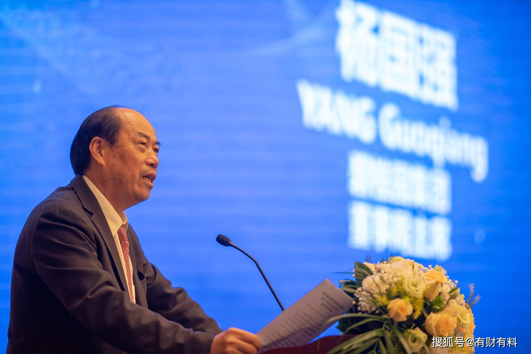 原创 年仅40岁,6次登顶中国女首富,身价高达1850亿元,是王健林的2倍3