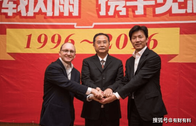 原创 中国两大餐饮巨头的没落!盲目引进外资,创始人也皆被踢出局2