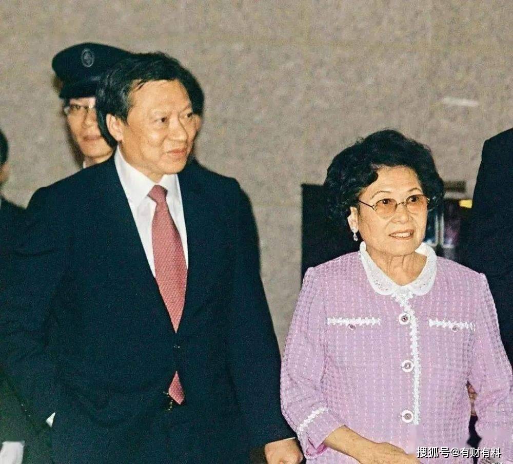 原创 中年丧夫,晚年丧子,女富豪92岁掌舵千亿房企,身家达700亿元2