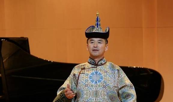 原创 内蒙古旅游，欣赏精彩的马头琴表演，只有现场能感受到的悠扬动听2