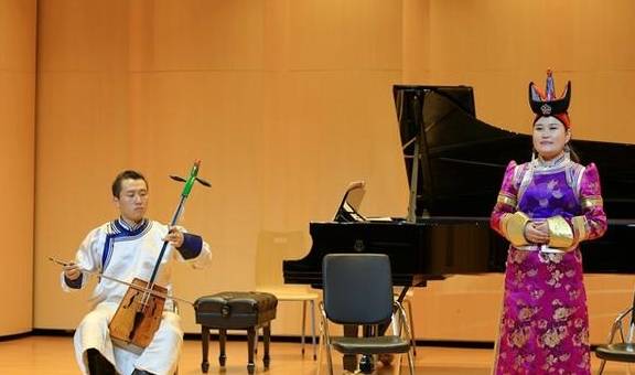 原创 内蒙古旅游，欣赏精彩的马头琴表演，只有现场能感受到的悠扬动听4