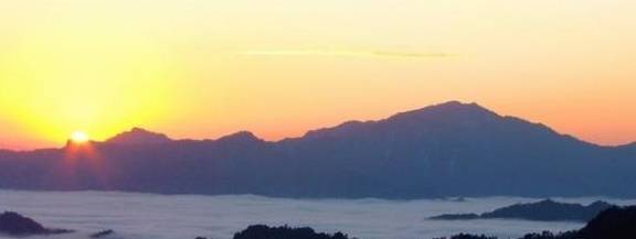 原创 实拍上海静安寺夜景，灯红酒绿、流光溢彩，你看看繁华程度如何？5