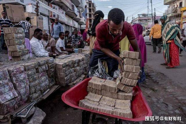 原创 津巴布韦纸币面额100万亿,堪比“天地银行”,人人都是亿万富翁7