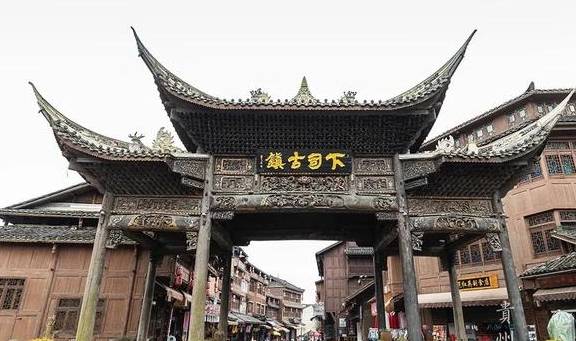 原创 贵州这个百年古镇,曾经是热闹非凡的“小上海”,如今却落寞了2