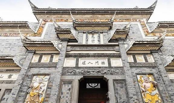 原创 贵州这个百年古镇,曾经是热闹非凡的“小上海”,如今却落寞了6