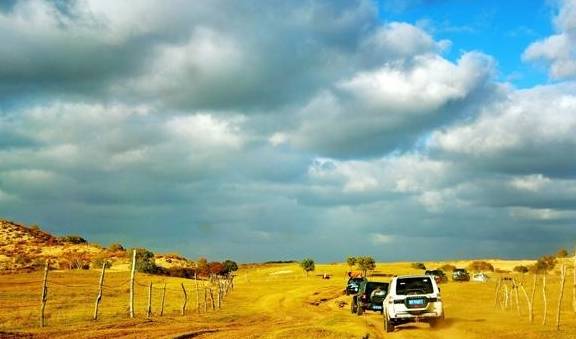 原创 建议车主:自驾游别只带钱,车上尽量备上这几样,关键时刻很管用1