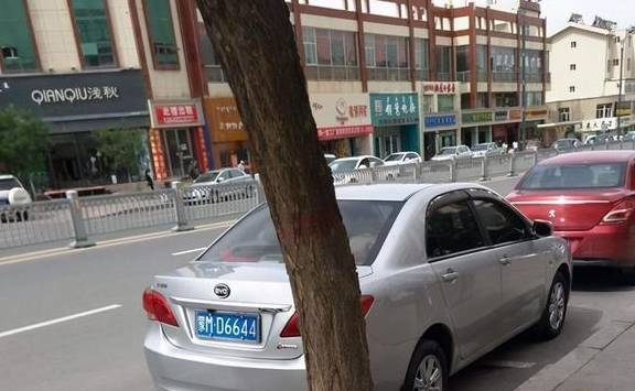 原创 建议车主:自驾游别只带钱,车上尽量备上这几样,关键时刻很管用6