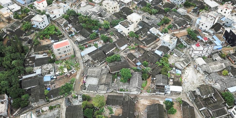 原创 航拍海南农村,独栋乡村别墅,依山傍水风景好4