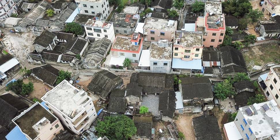 原创 航拍海南农村,独栋乡村别墅,依山傍水风景好5