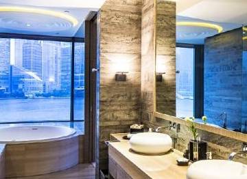 原创 上海外滩悦榕庄，都市中的桃花源，将浦东流光溢彩的美景尽收眼底8