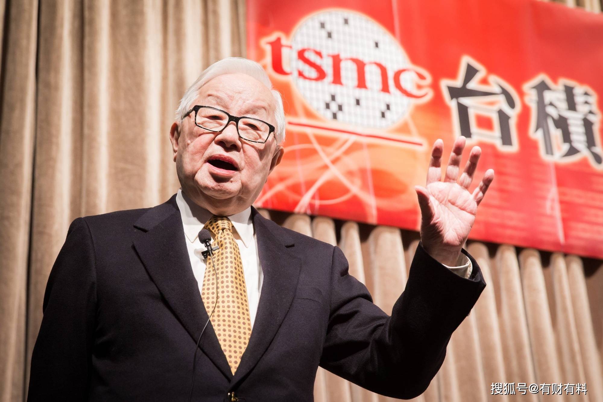 原创 56岁才创业，70岁娶自己的秘书，如今公司市值超4万亿成人生赢家2