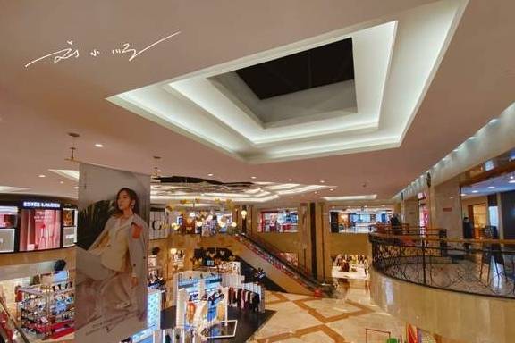 原创 西安古城中心有一家“尴尬”的商场,地理位置优越,却没什么人气5