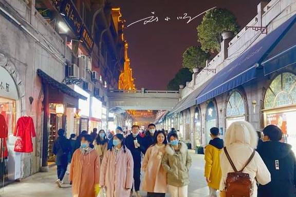 原创 西安古城中心有一家“尴尬”的商场,地理位置优越,却没什么人气6